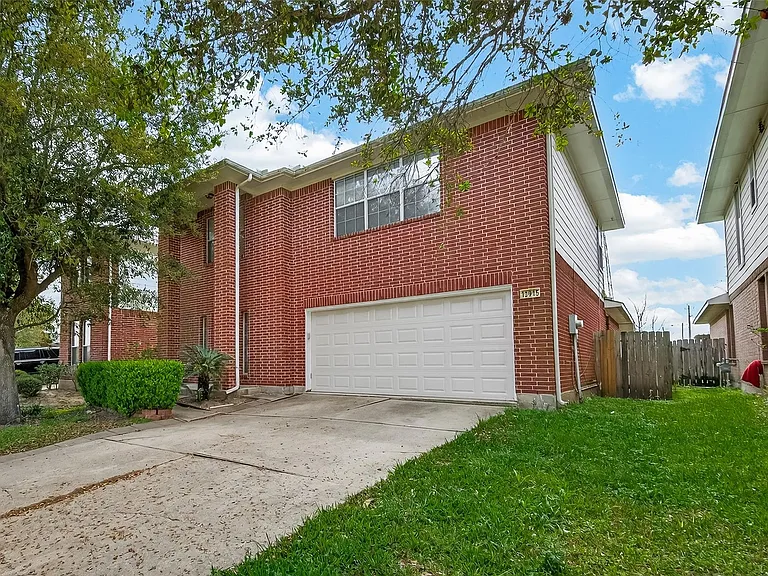 13915 Maleewan Ln — Photo 3