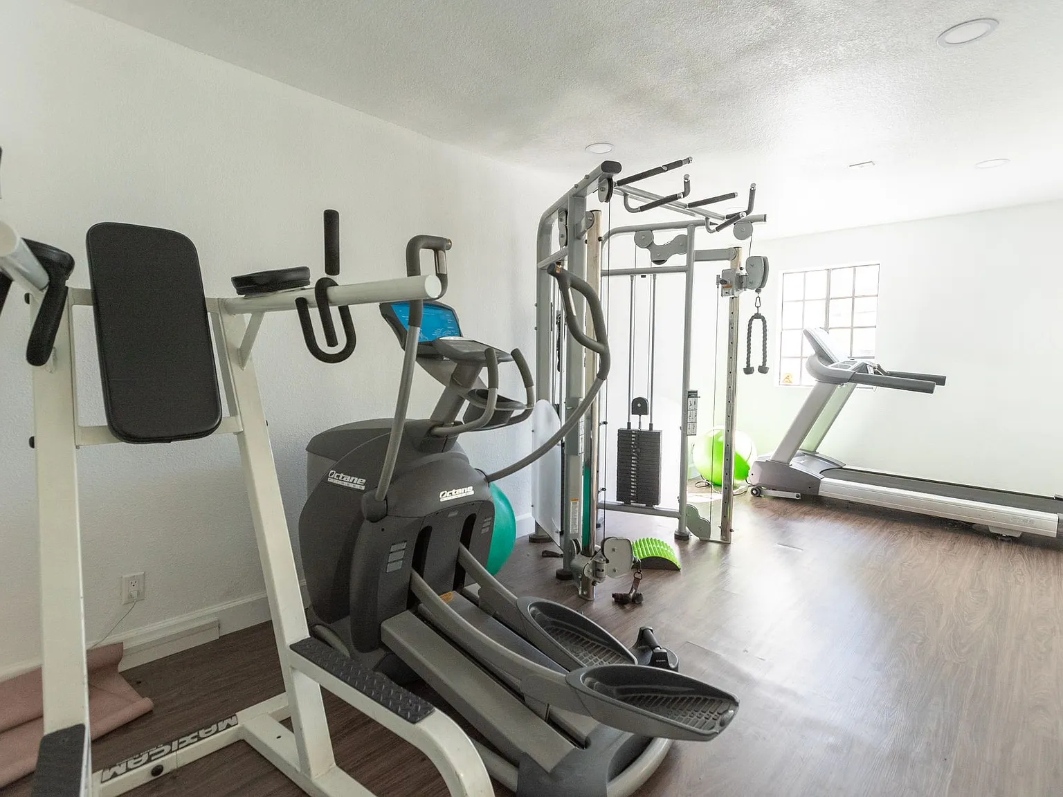 5235 Kester Ave — Photo 4