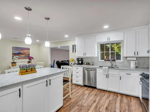 725 Nevada Ave, Los Banos, CA 93635