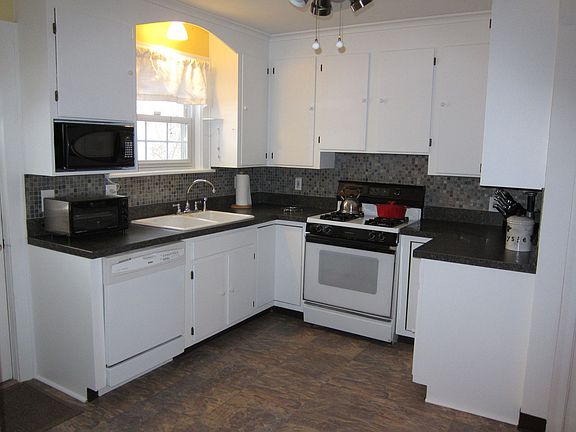 Eat-In Kitchen