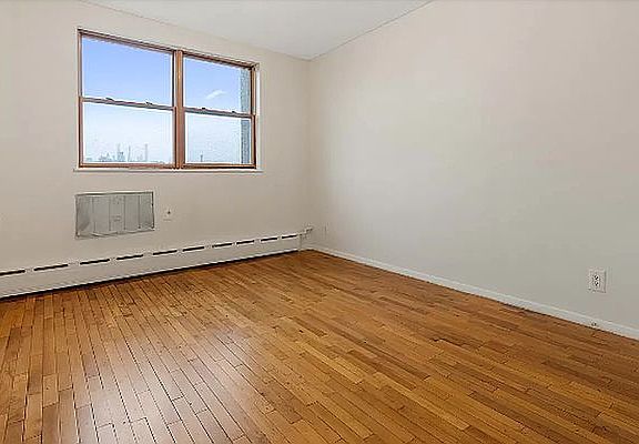 4th image of 667 Meeker Ave APT 2R