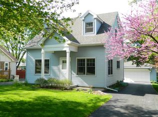 821 Kendall St, Geneva, IL 60134