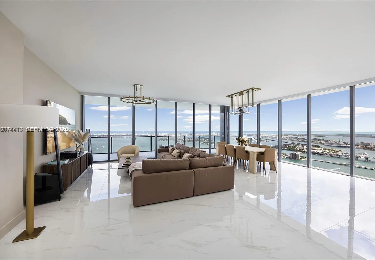 4 bed, 5.0 bath, 3812 sqft, $40,000 — Photo 3