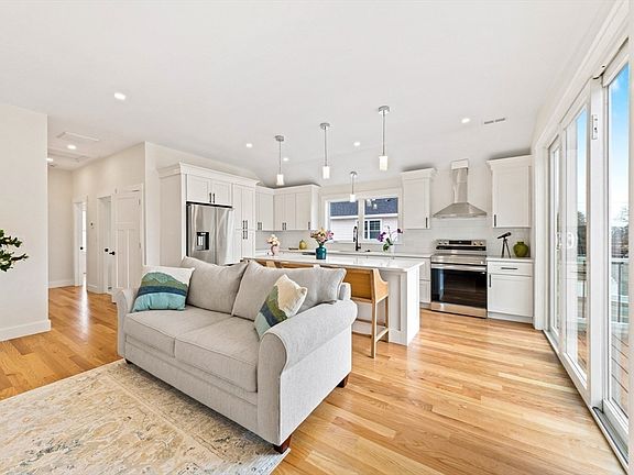 3rd image of 2 Old County Rd #11