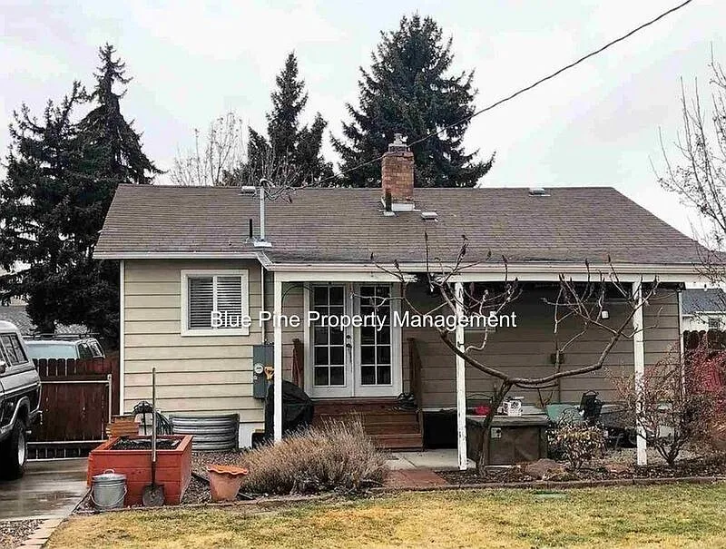 4 bed, 1.0 bath, 1440 sqft, $1,700 — Photo 2
