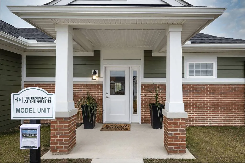 Residences at the Greens — Photo 2