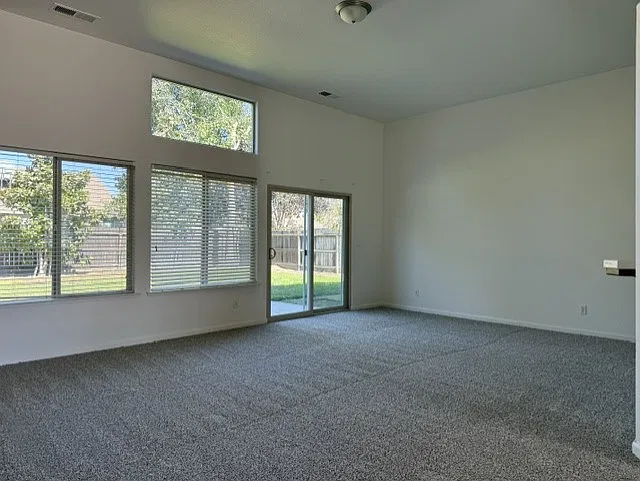 4 bed, 1606 sqft, $2,095 — Photo 2