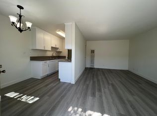 212 E Elmwood Ave #F, Burbank, CA 91502