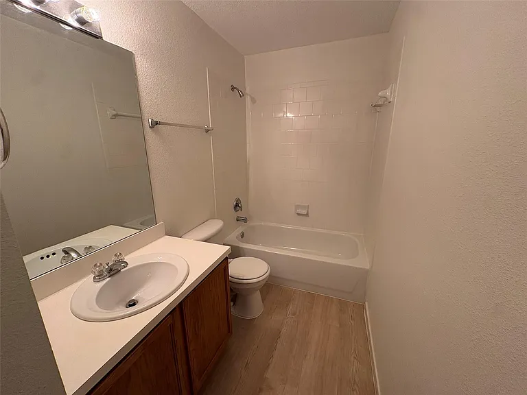 17511 Hoover Gardens Dr — Photo 10