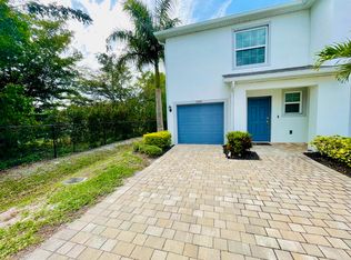 15201 Wildflower Cir, Naples, FL 34119