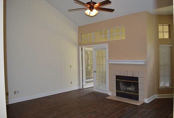 Working fireplace in living room
