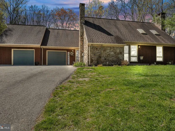 271 Summit Dr, Abbottstown, PA 17301