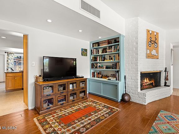 4th image of 3416 E Waverly St