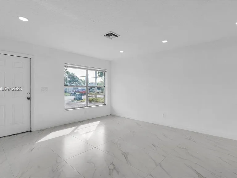 4285 SW 48th Ct — Photo 9