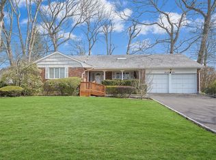 25 Cedar St, Syosset, NY 11791