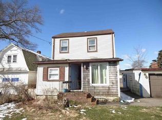 90 Laurelton Dr, Mastic Beach, NY 11951