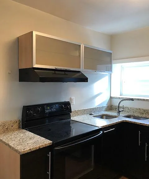 5831 Douglas St #3 — Photo 8