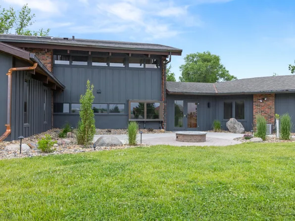 1588 Edgewood Ct, Wahpeton, ND 58075