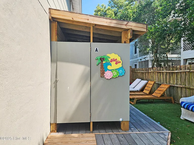 21 W Henderson St — Photo 46