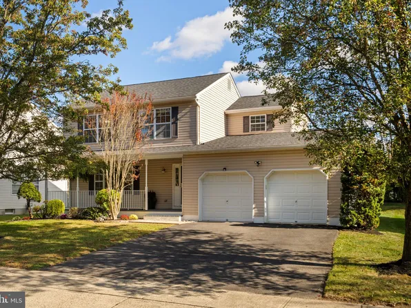 10 Blossom Dr, Ewing, NJ 08638