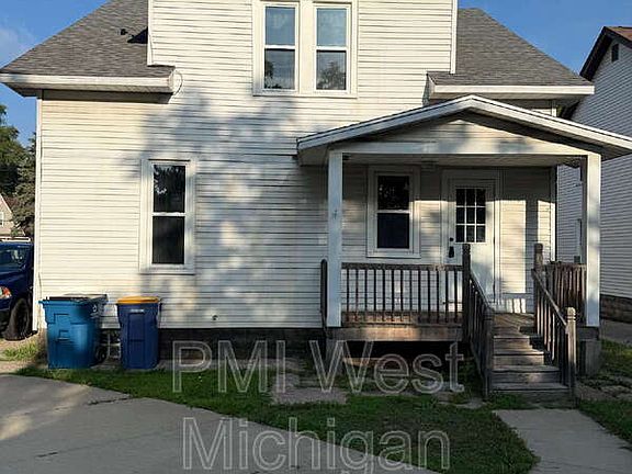 4th image of 2124 Eastern Ave NE