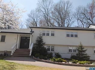 19 Coles Ct, River Edge, NJ 07661