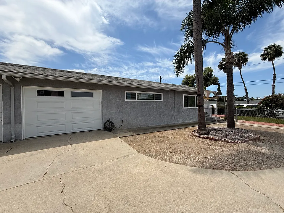 2655 Citronella St