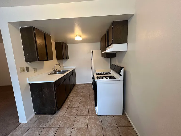 27 E 600 N — Photo 8