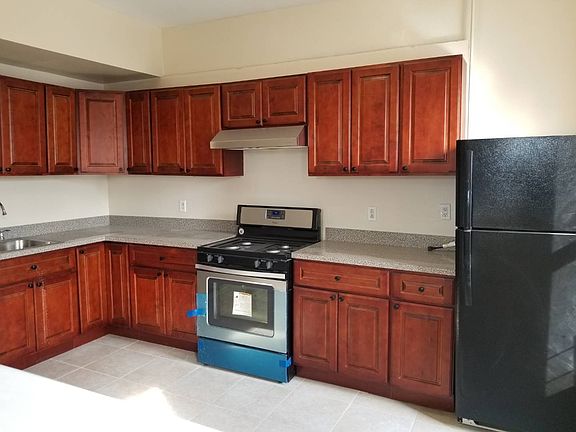 2nd image of 7801 Jamaica Ave