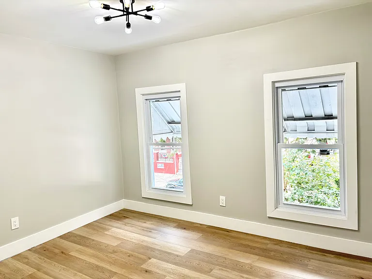 181 Washington St — Photo 12
