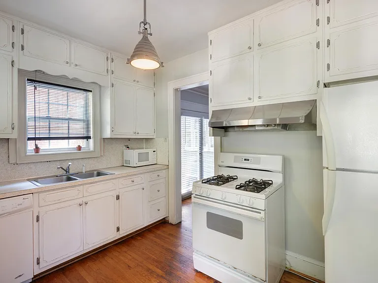 1189 Francis St NW — Photo 18