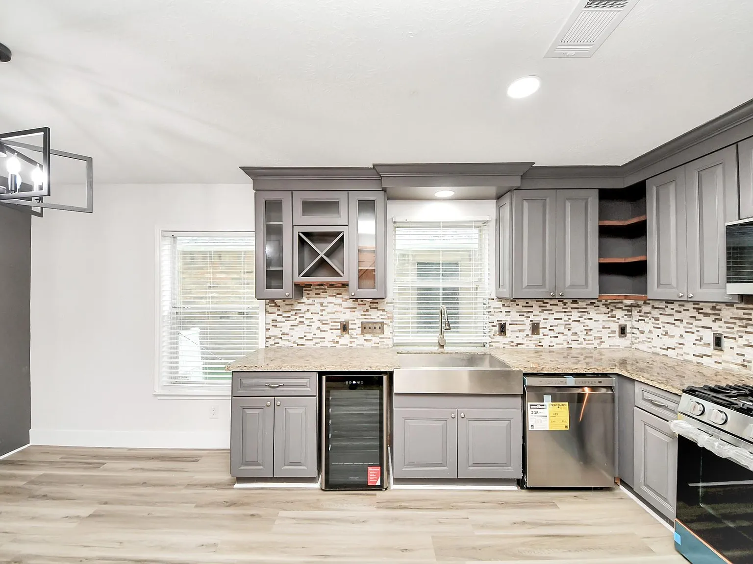 4 bed, 2.5 bath, 2639 sqft, $2,300 — Photo 4