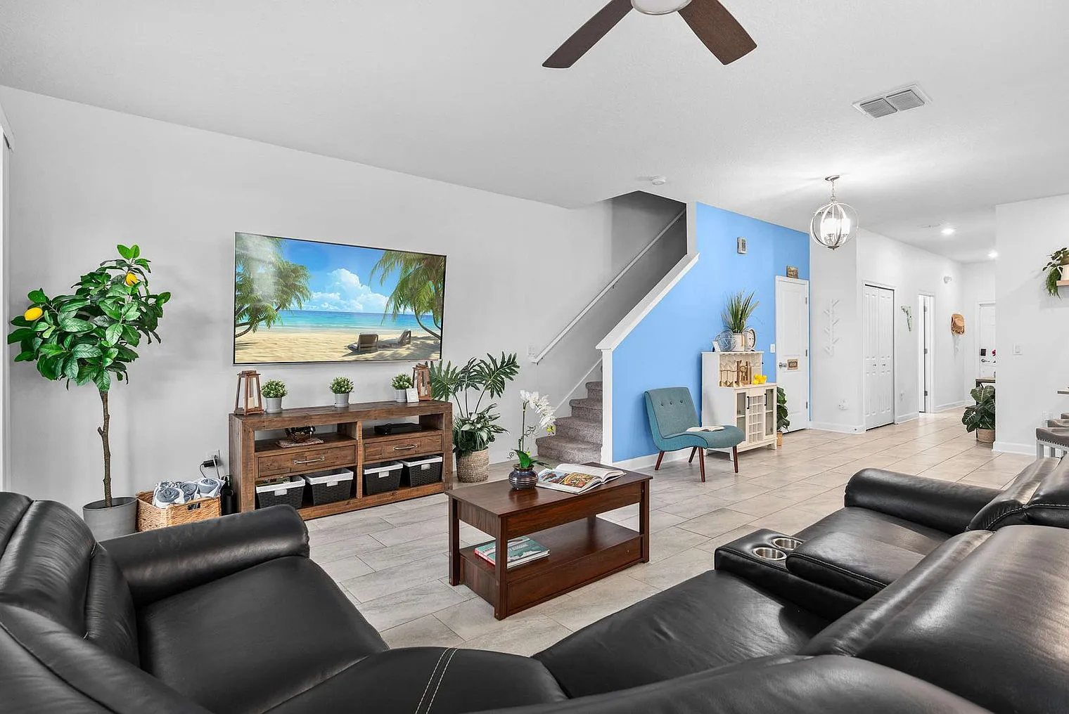5 bed, 4.0 bath, 2066 sqft, $3,961 — Photo 2