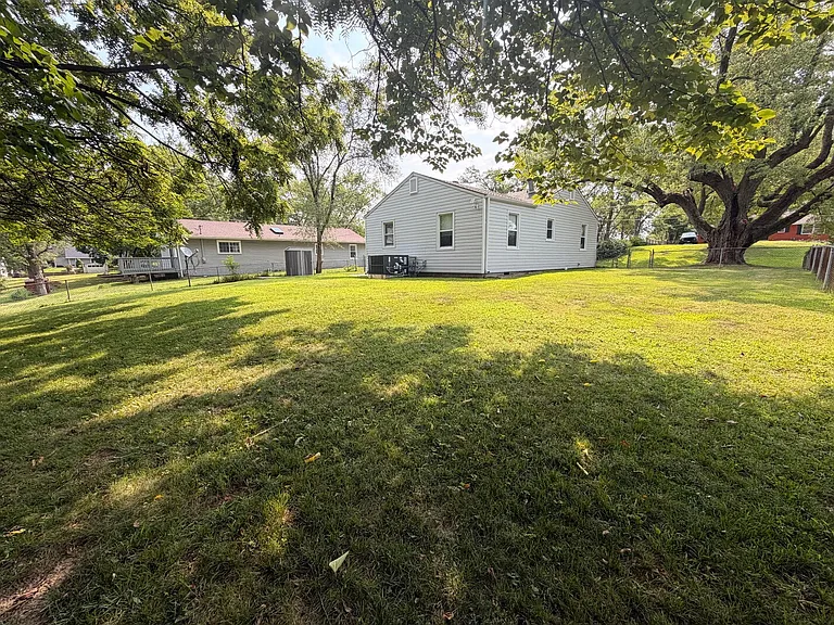 8106 N State Highway 9 — Photo 4