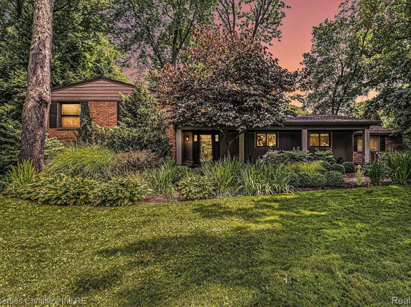 3045 Myddleton Ct, Troy, MI 48084