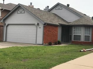 502 Clover Rd, Moore, OK 73160