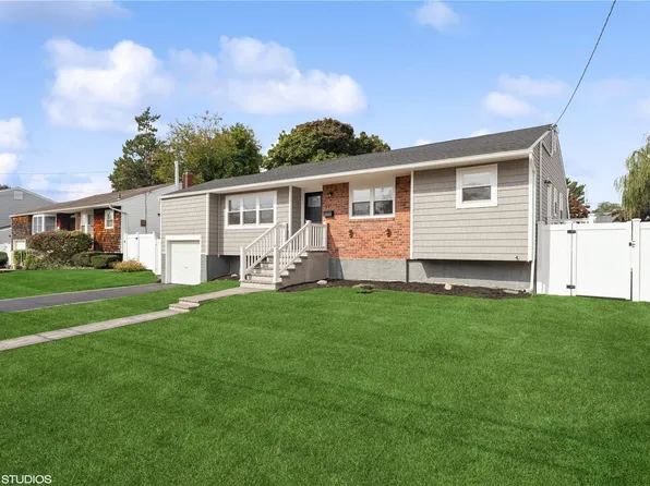 207 Birch Avenue, Farmingdale, NY 11735