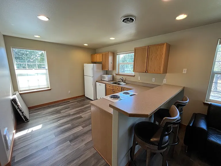 588 SE Roosevelt Ave — Photo 6