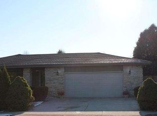 2322 W Shelly Ct, Sheboygan, WI 53083