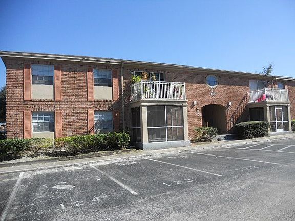 2nd image of 492 Banyon Tree Cir APT 104