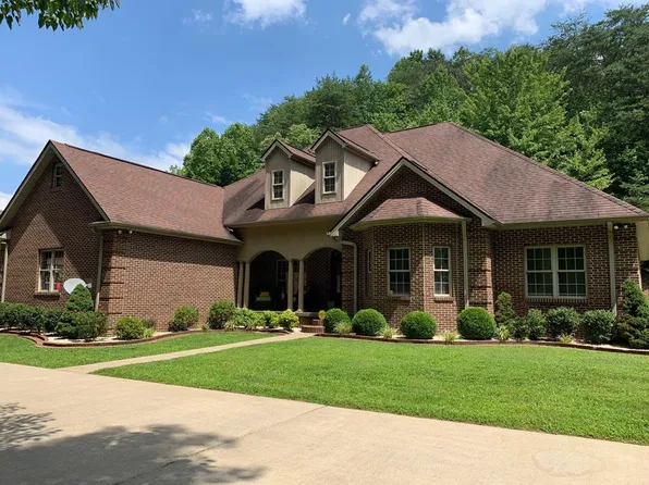 319 Deskins Holw, Pikeville, KY 41501