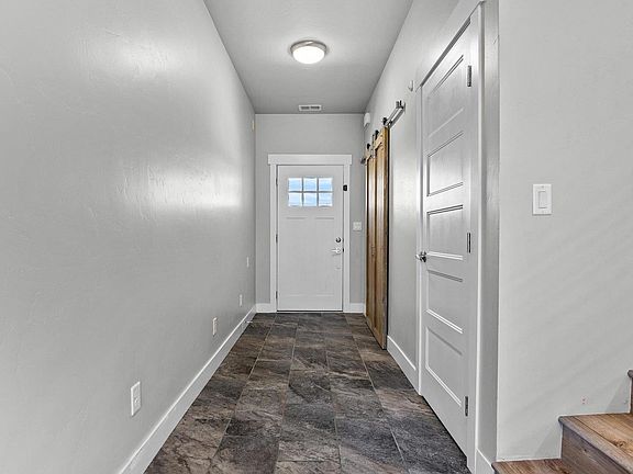 4th image of 423 Brealyn Ct #B
