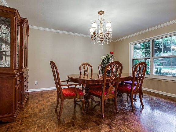 5th image of 526 Country Ln