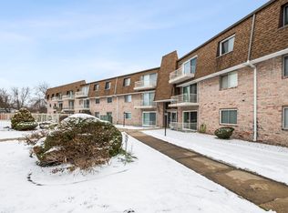 3240 N Manor Dr APT 216, Lansing, IL 60438