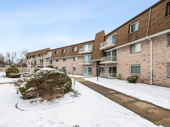3240 N Manor Dr APT 216, Lansing, IL 60438