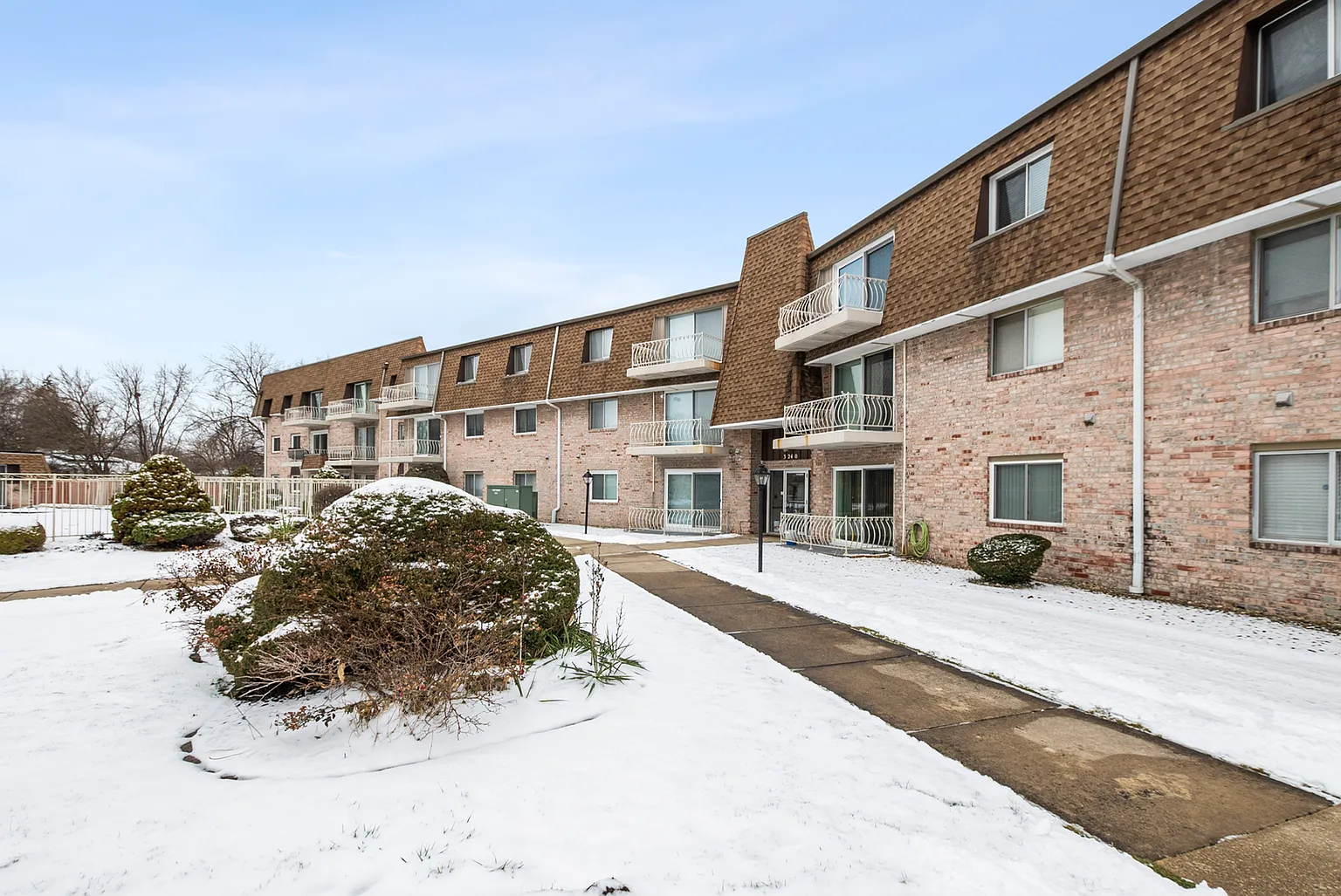 3240 N Manor Dr APT 216 photo 1
