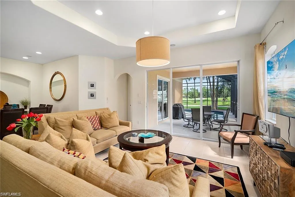 2 bed, 2.0 bath, 1827 sqft, $9,000 — Photo 2