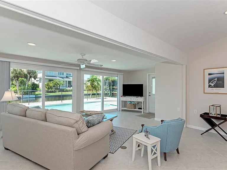 5577 Contento Dr — Photo 8