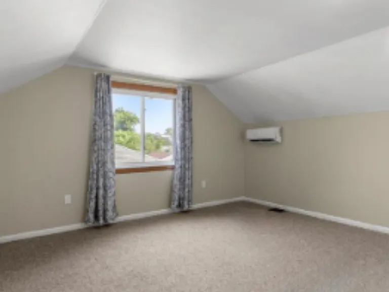15587 Russell Ave — Photo 18