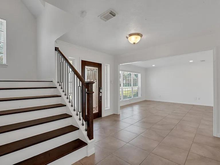 4422 Warwick Dr — Photo 9